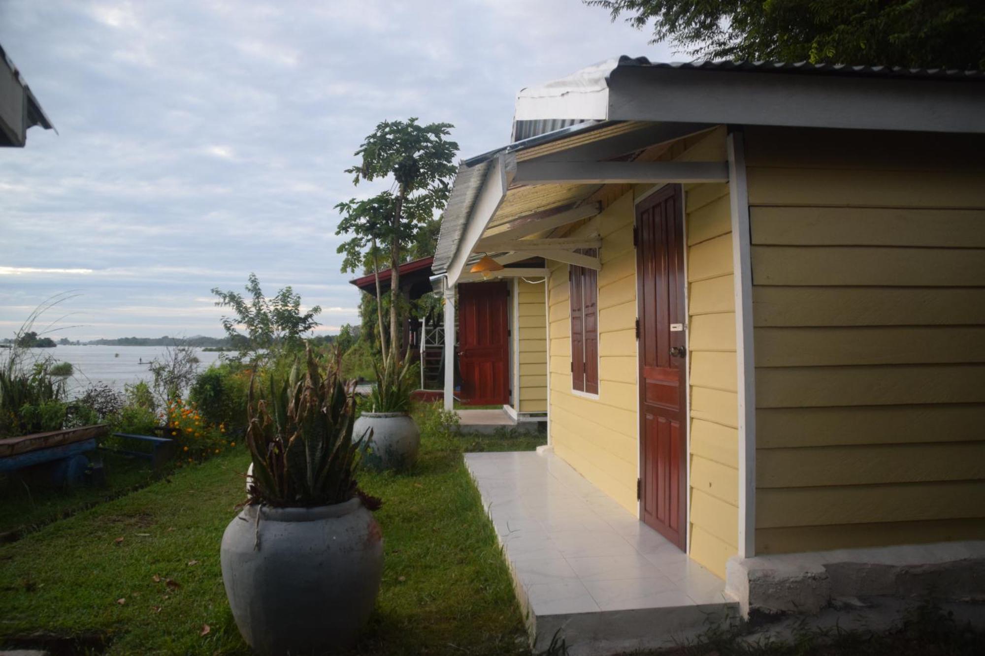 Don Som Riverside Guesthouse Ngoại thất bức ảnh