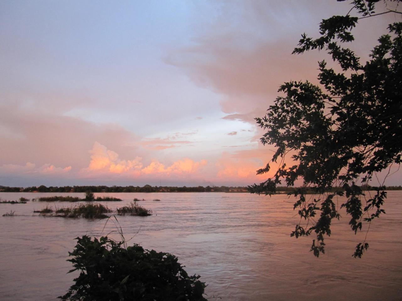 Don Som Riverside Guesthouse Ngoại thất bức ảnh