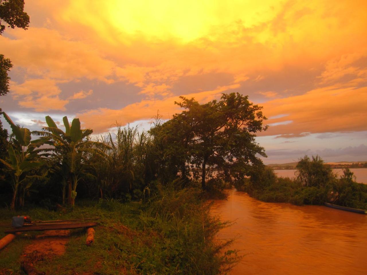 Don Som Riverside Guesthouse Ngoại thất bức ảnh